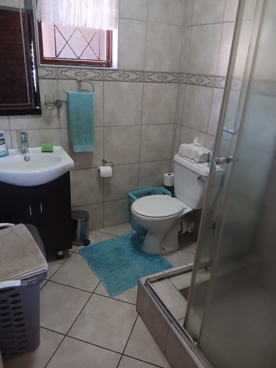 5 Bedroom Property for Sale in Queensberry Bay Eastern Cape